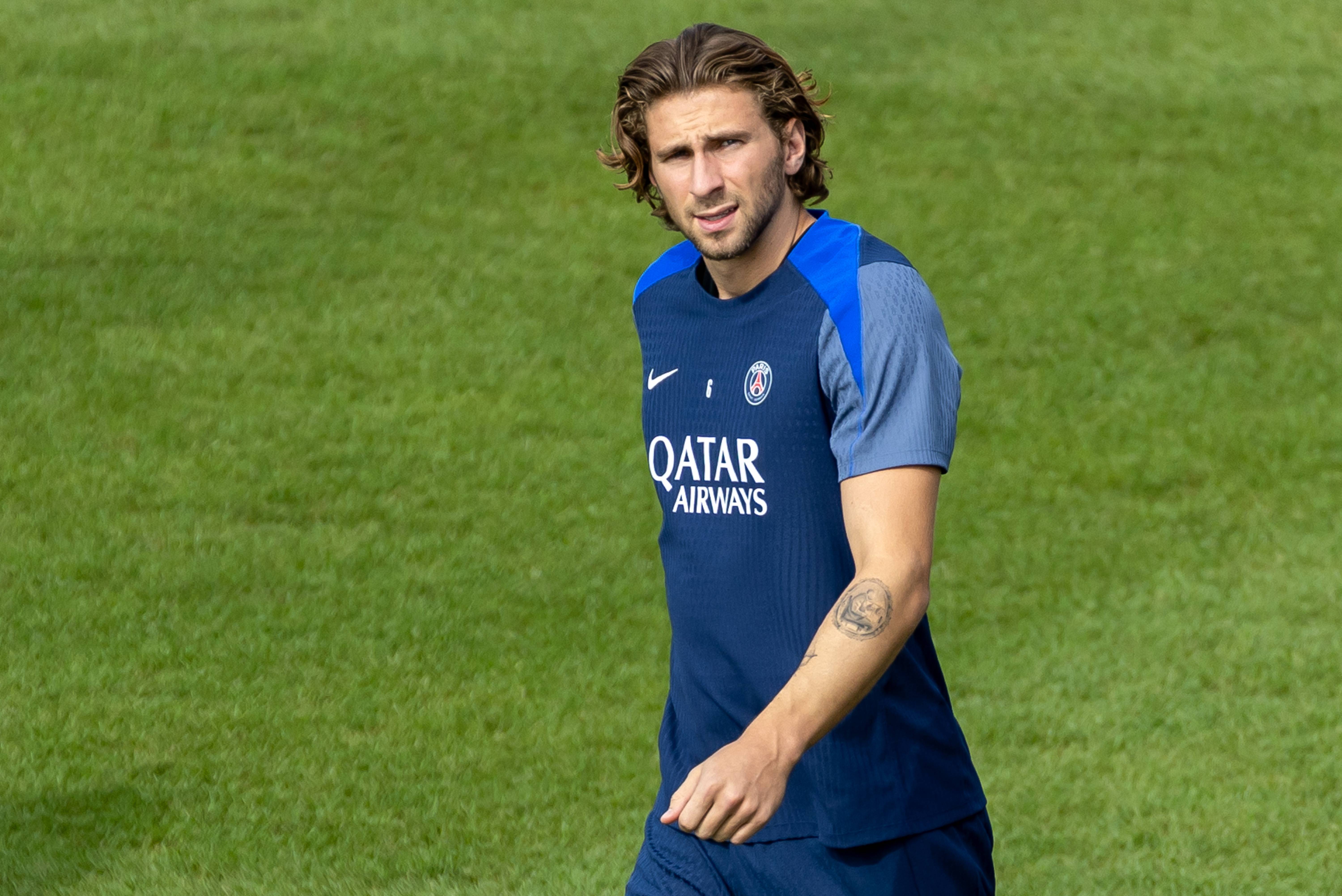 巴黎圣日耳曼发布备战花絮；今夜官宣签约；欧超杯任务艰巨；轮换策略成焦点(巴黎圣日耳曼是不是最强)-一竞技在线入口