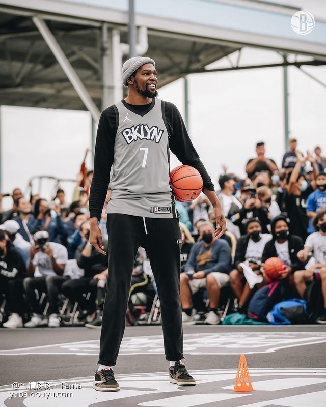 曼联训练开放日，关键时刻临场应变引欢呼，NBA常规赛在即，年轻球员得到机会的简单介绍-一竞技在线入口